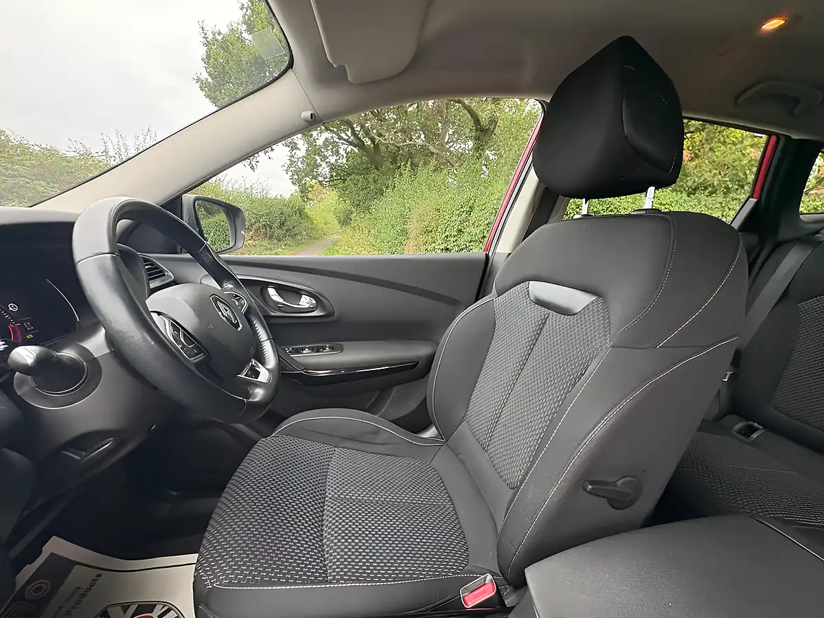 Used 2018 Renault Kadjar Dynamique Nav Red - Interior and Exterior details 10