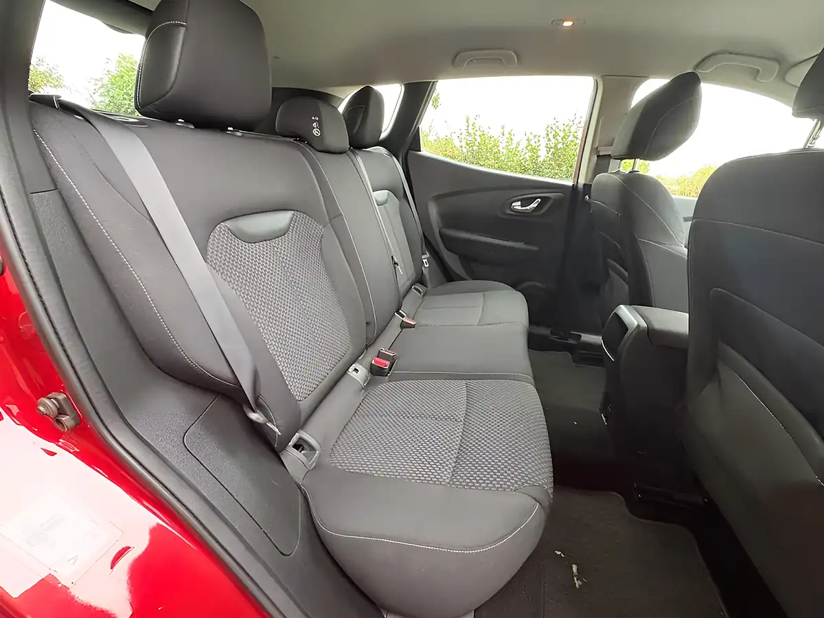 Used 2018 Renault Kadjar Dynamique Nav Red - Interior and Exterior details 15