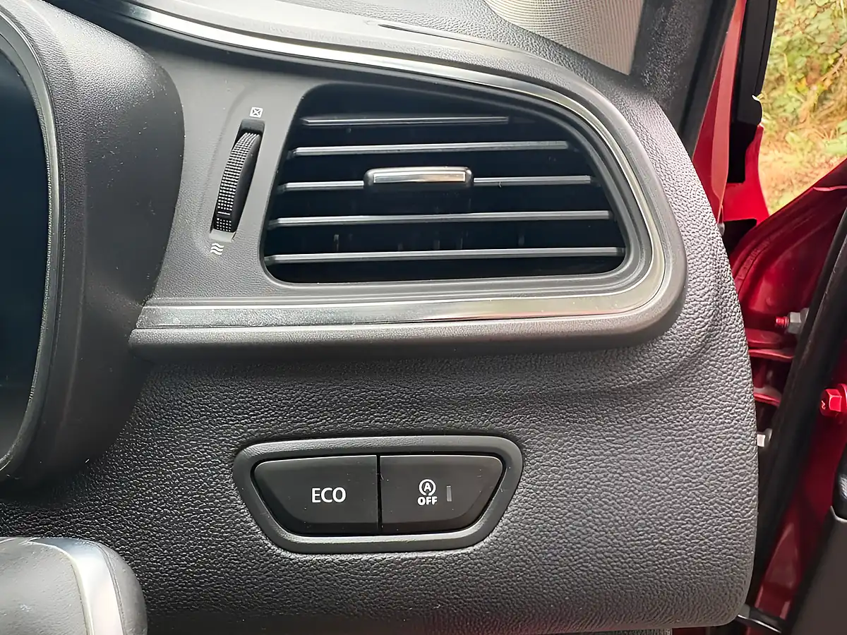 Used 2018 Renault Kadjar Dynamique Nav Red - Interior and Exterior details 20