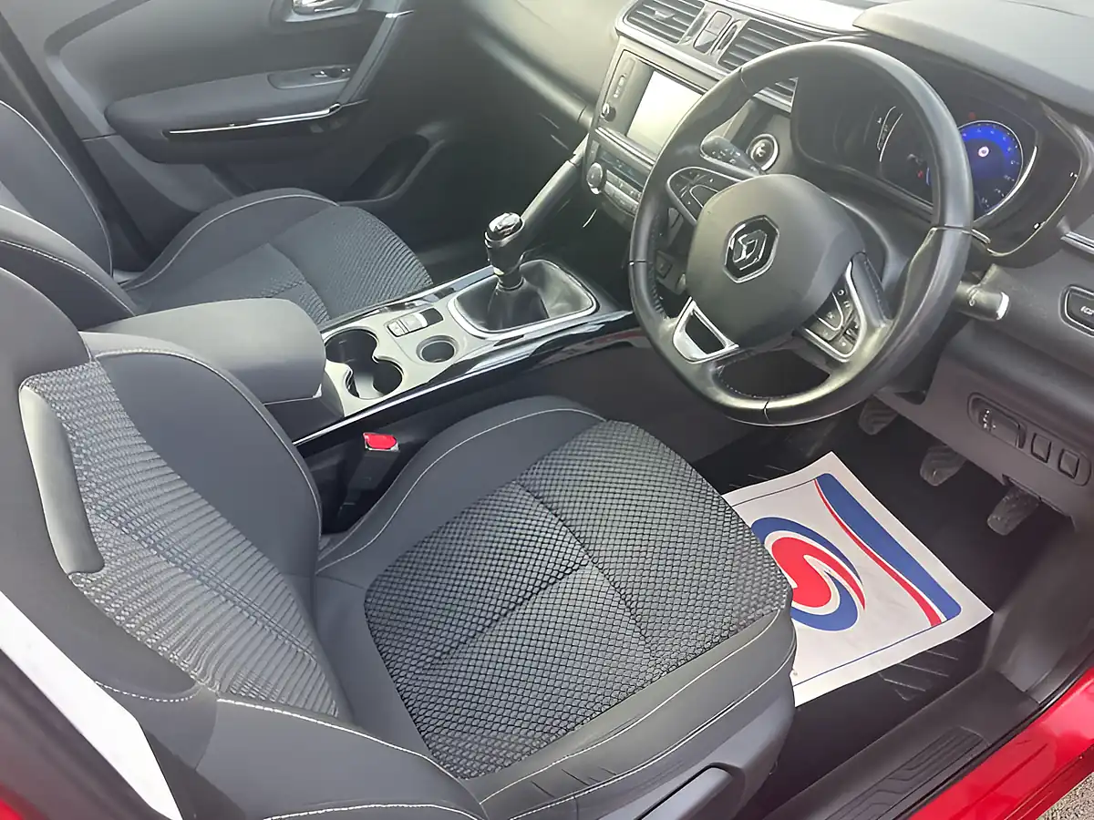 Used 2018 Renault Kadjar Dynamique Nav Red - Interior and Exterior details 11
