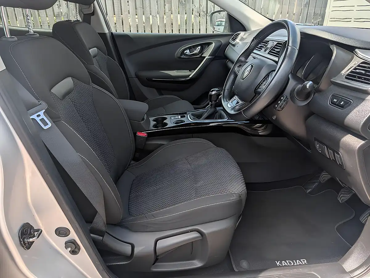 Used 2018 Renault Kadjar Dynamique Nav Silver - Interior and Exterior details 12