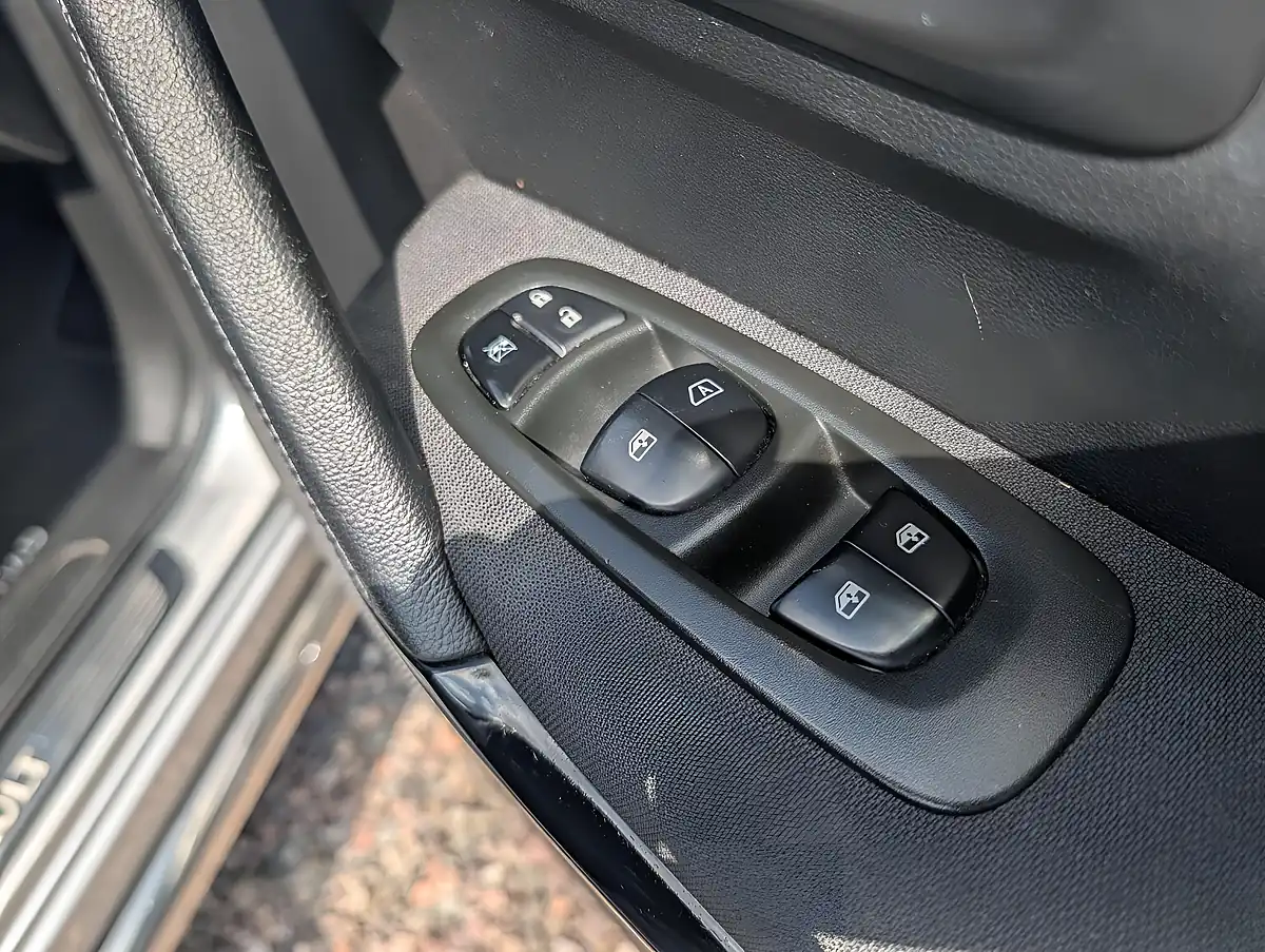 Used 2018 Renault Kadjar Dynamique Nav Silver - Interior and Exterior details 14