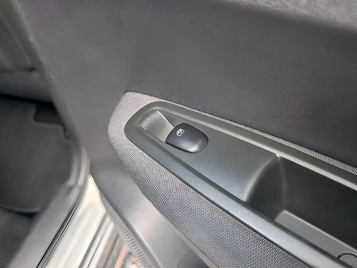 Used 2018 Renault Kadjar Dynamique Nav Silver - Interior and Exterior details 20
