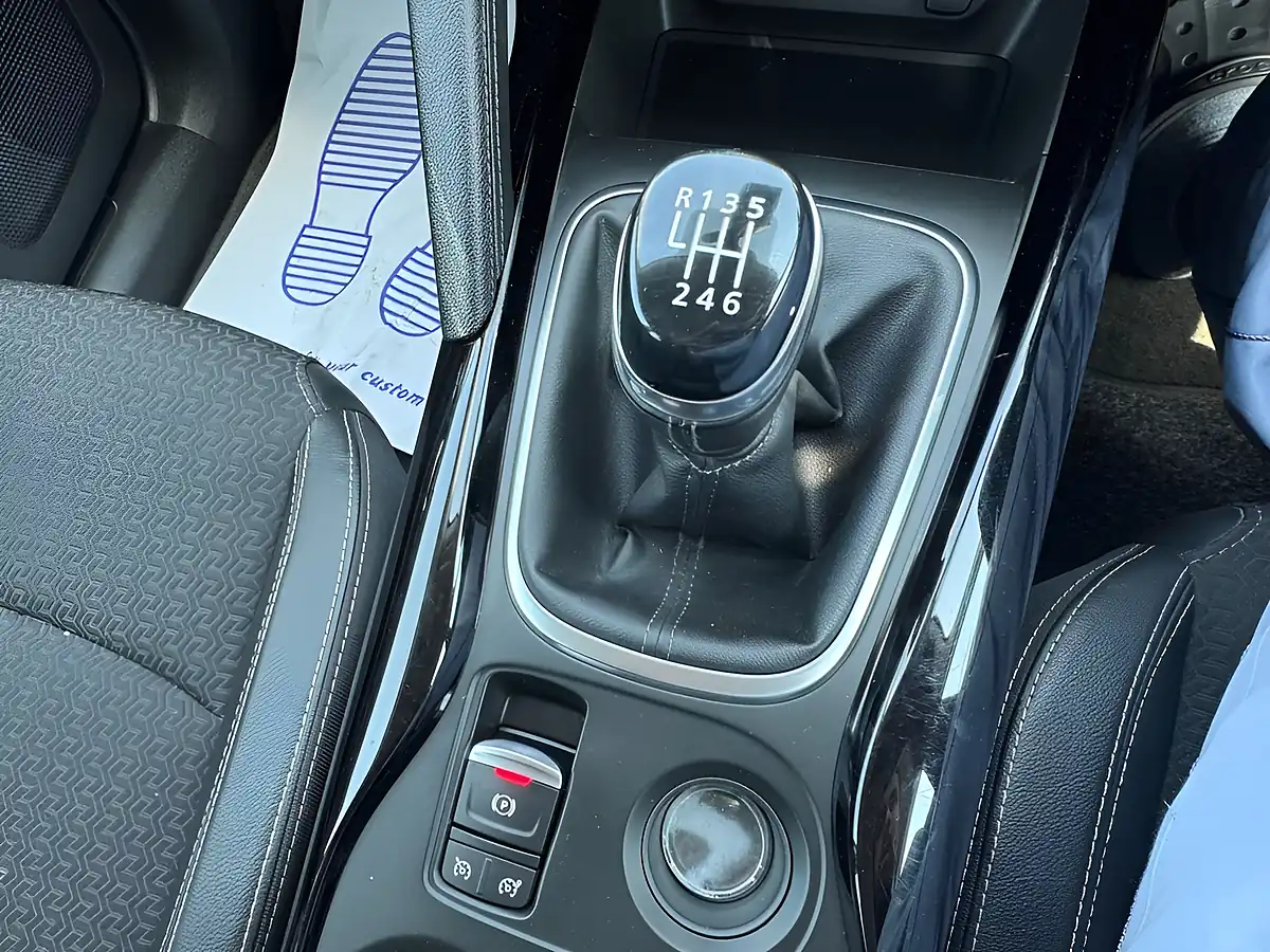 Used 2018 Renault Kadjar Dynamique S Nav Black - Interior and Exterior details 5