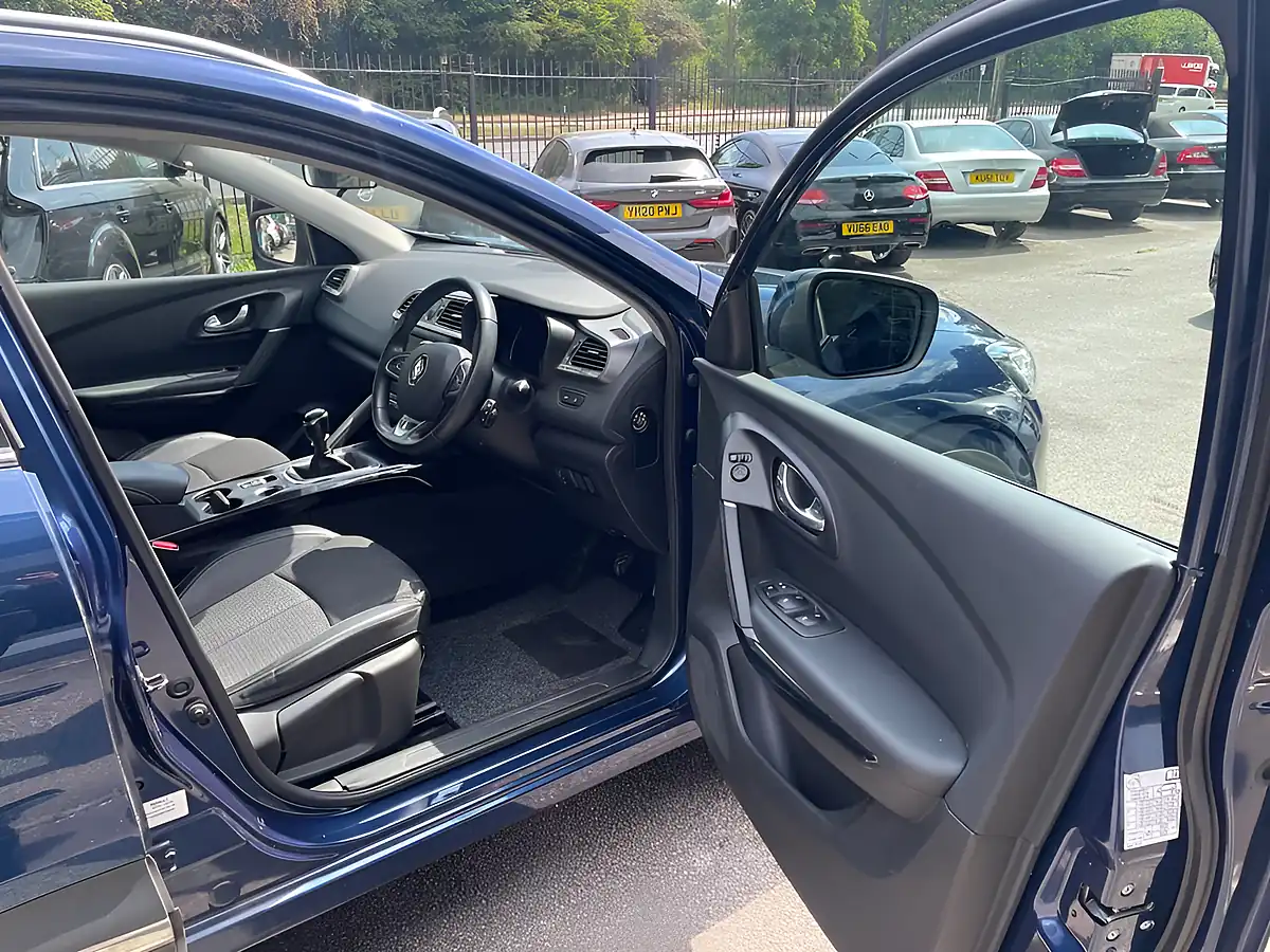 Used 2018 Renault Kadjar Dynamique S Nav Blue - Interior and Exterior details 8