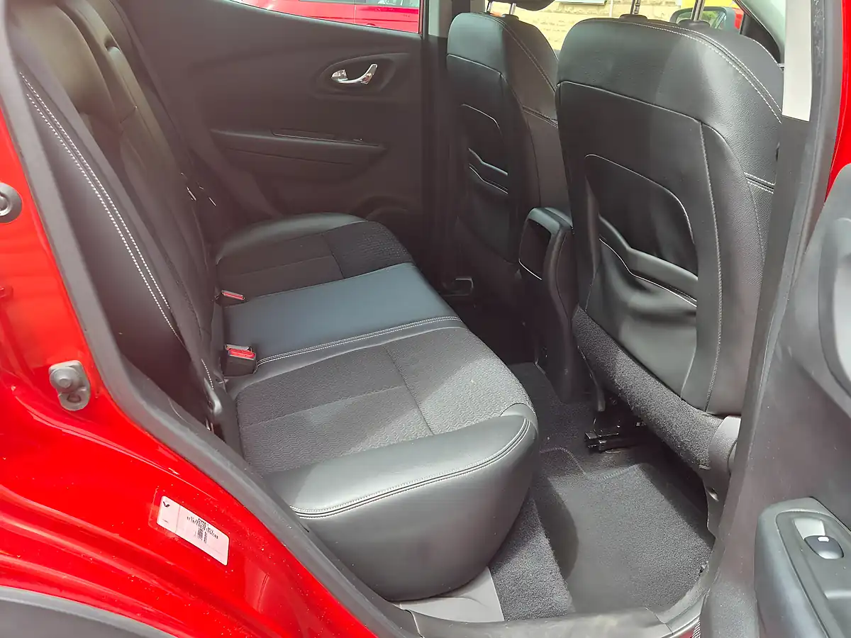 Used 2018 Renault Kadjar Dynamique S Nav Red - Interior and Exterior details 10