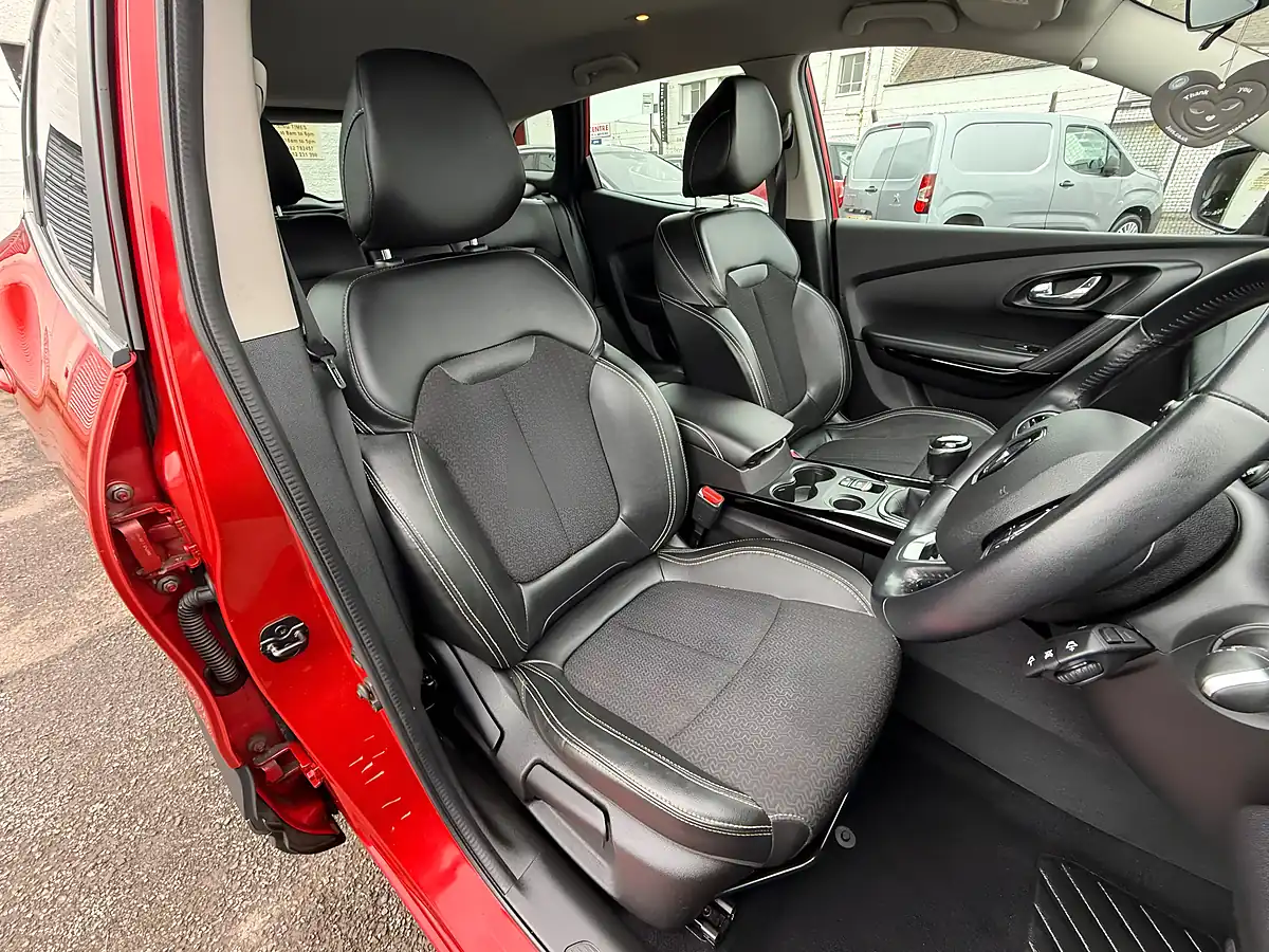 Used 2018 Renault Kadjar Dynamique S Nav Red - Interior and Exterior details 10