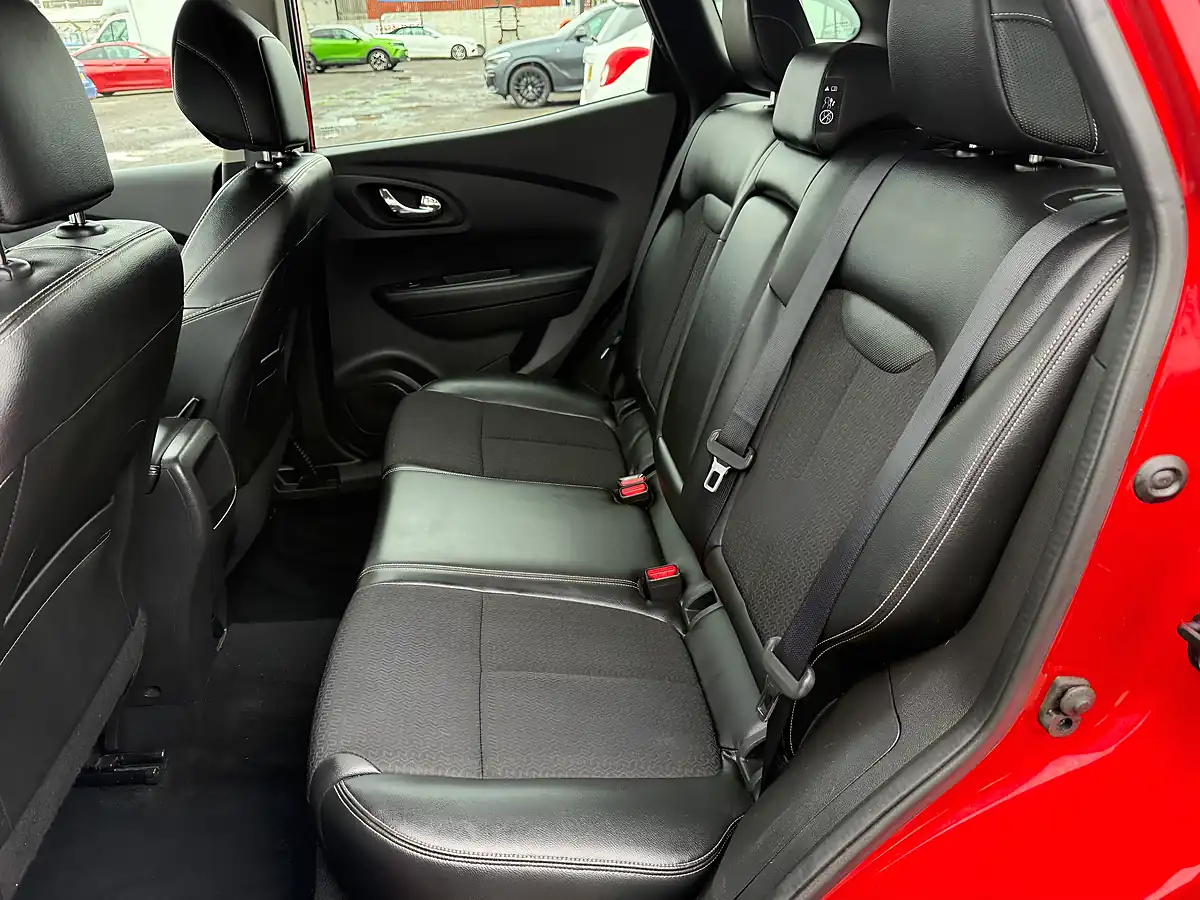 Used 2018 Renault Kadjar Dynamique S Nav Red - Interior and Exterior details 16