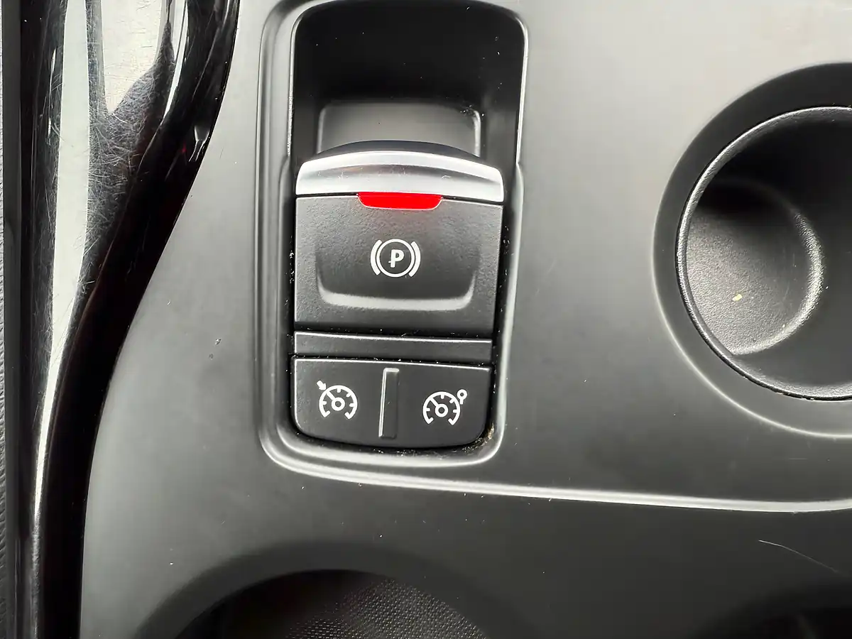 Used 2018 Renault Kadjar Dynamique S Nav Red - Interior and Exterior details 19