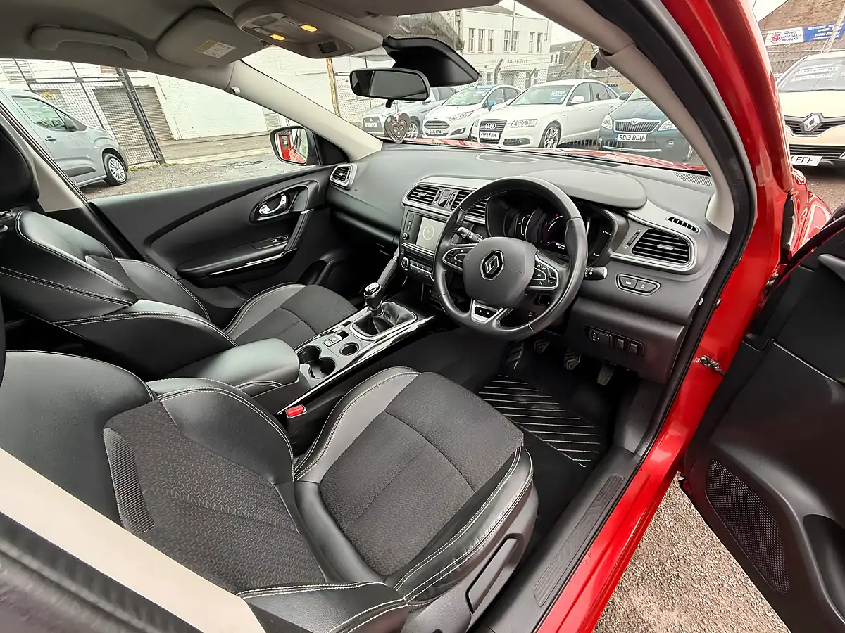 Used 2018 Renault Kadjar Dynamique S Nav Red - Interior and Exterior details 9