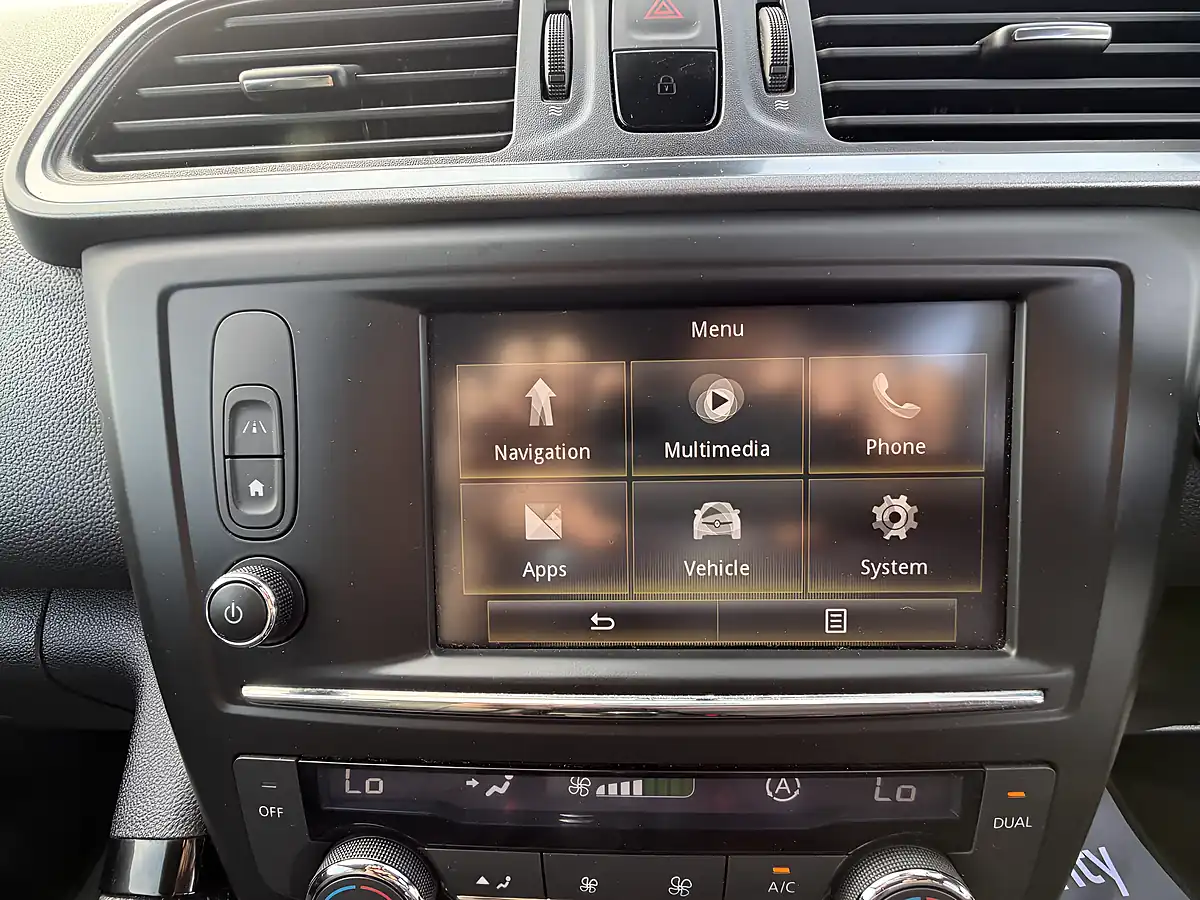 Used 2018 Renault Kadjar Dynamique S Nav Red - Interior and Exterior details 17