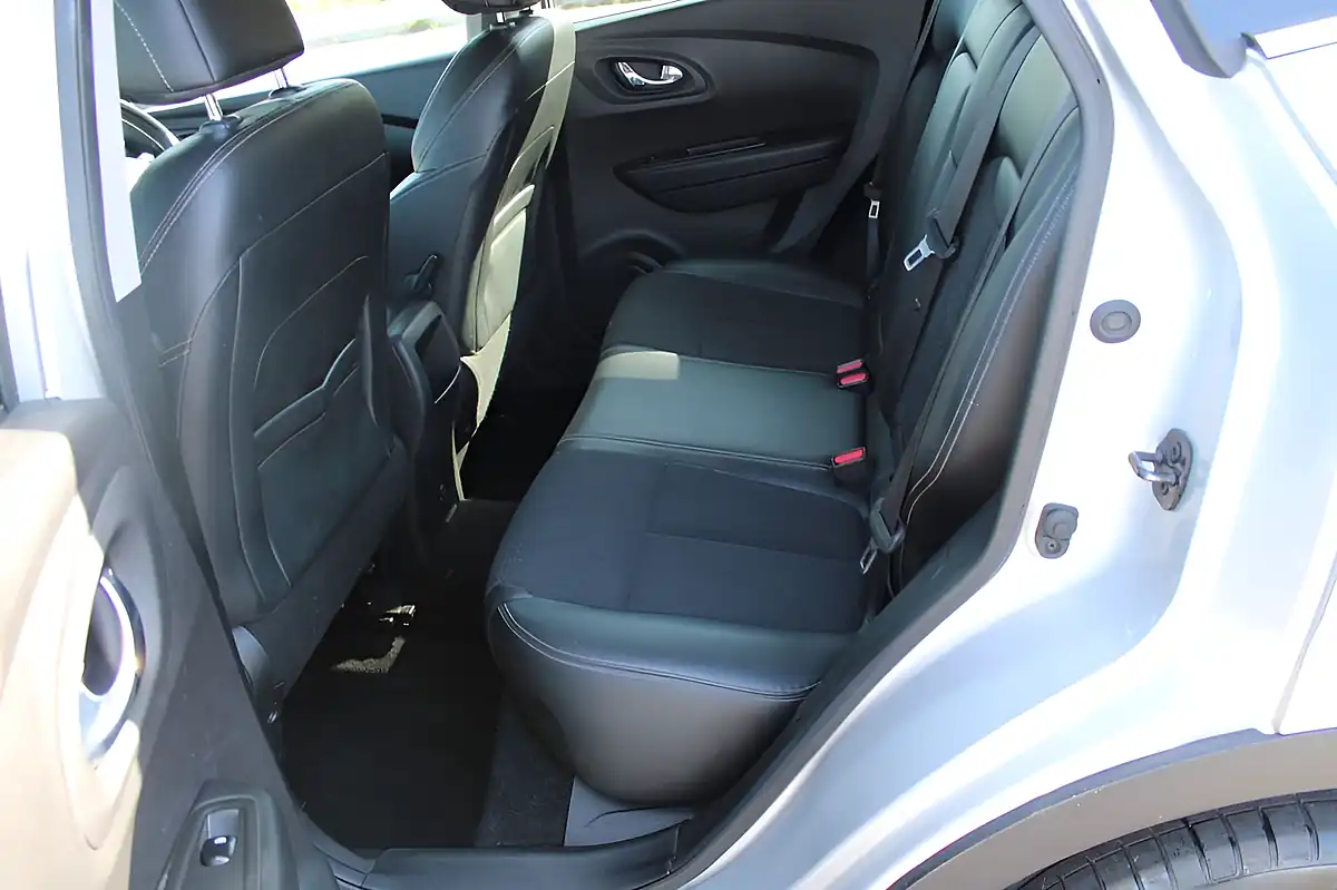 Used 2018 Renault Kadjar Dynamique S Silver - Interior and Exterior details 13