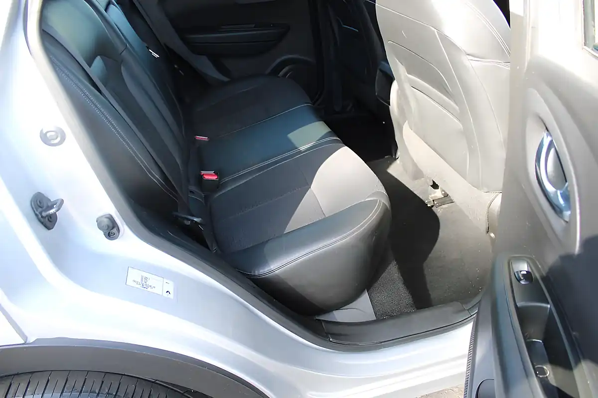 Used 2018 Renault Kadjar Dynamique S Silver - Interior and Exterior details 4