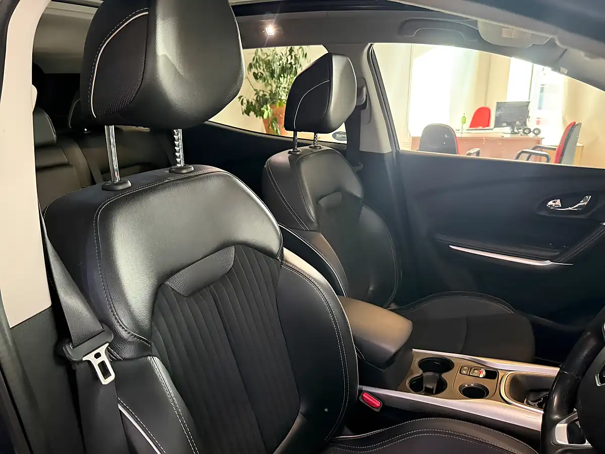 Used 2018 Renault Kadjar Signature Nav Grey - Interior and Exterior details 10