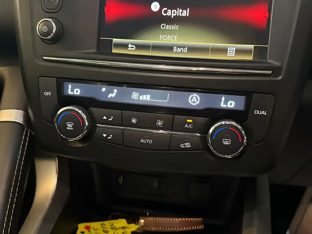 Used 2018 Renault Kadjar Signature Nav Grey - Interior and Exterior details 15