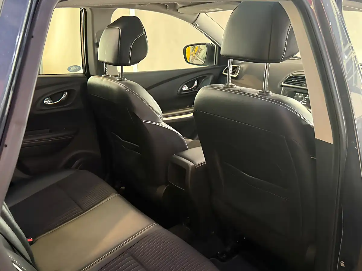 Used 2018 Renault Kadjar Signature Nav Grey - Interior and Exterior details 18