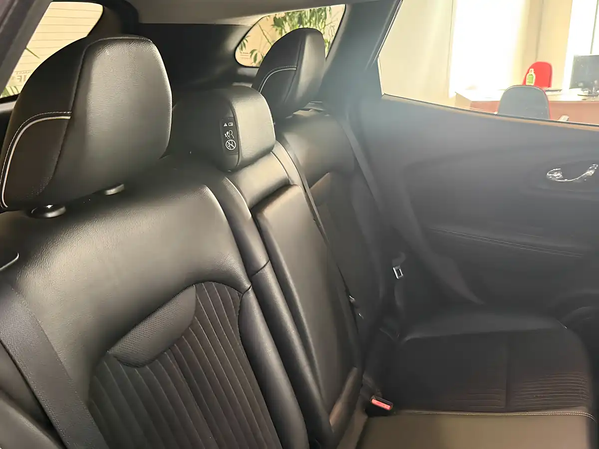 Used 2018 Renault Kadjar Signature Nav Grey - Interior and Exterior details 19