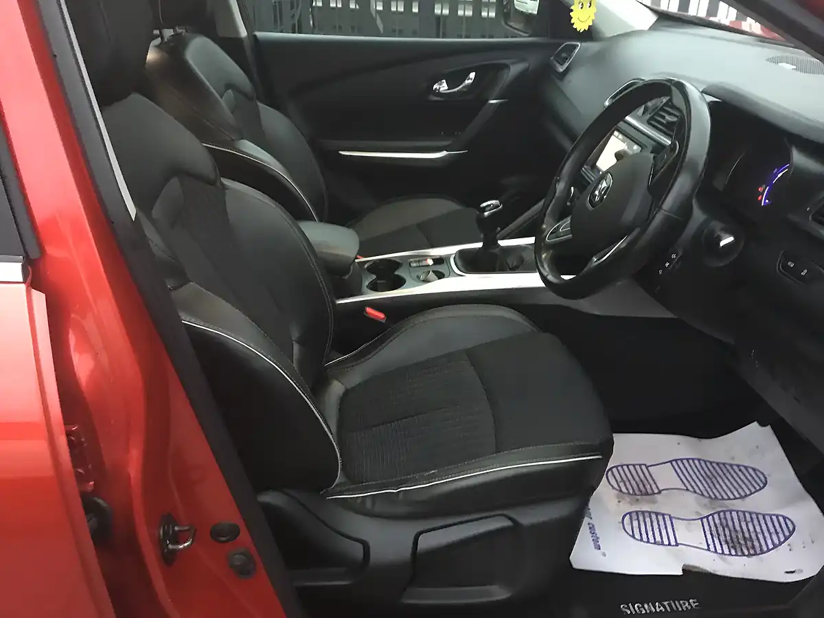 Used 2018 Renault Kadjar Signature Nav Orange - Interior and Exterior details 11
