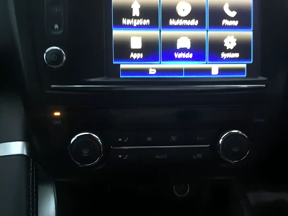 Used 2018 Renault Kadjar Signature Nav Orange - Interior and Exterior details 15