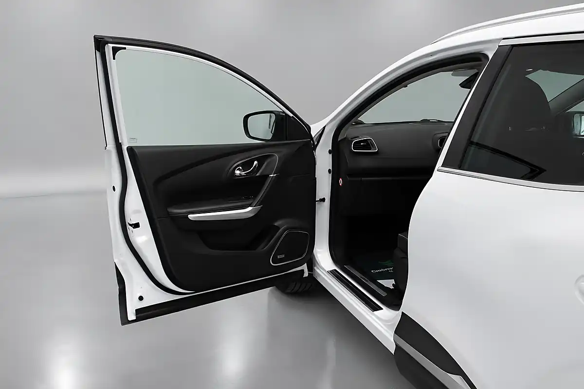 Used 2018 Renault Kadjar Signature Nav White - Interior and Exterior details 12