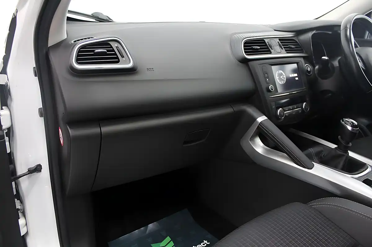 Used 2018 Renault Kadjar Signature Nav White - Interior and Exterior details 13