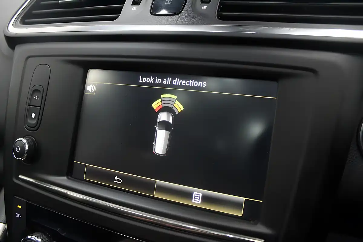 Used 2018 Renault Kadjar Signature Nav White - Interior and Exterior details 14