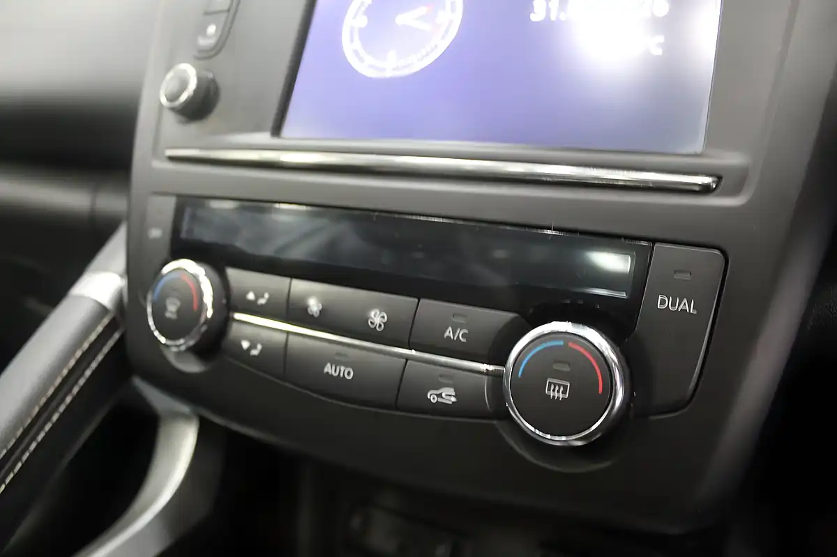 Used 2018 Renault Kadjar Signature Nav White - Interior and Exterior details 16