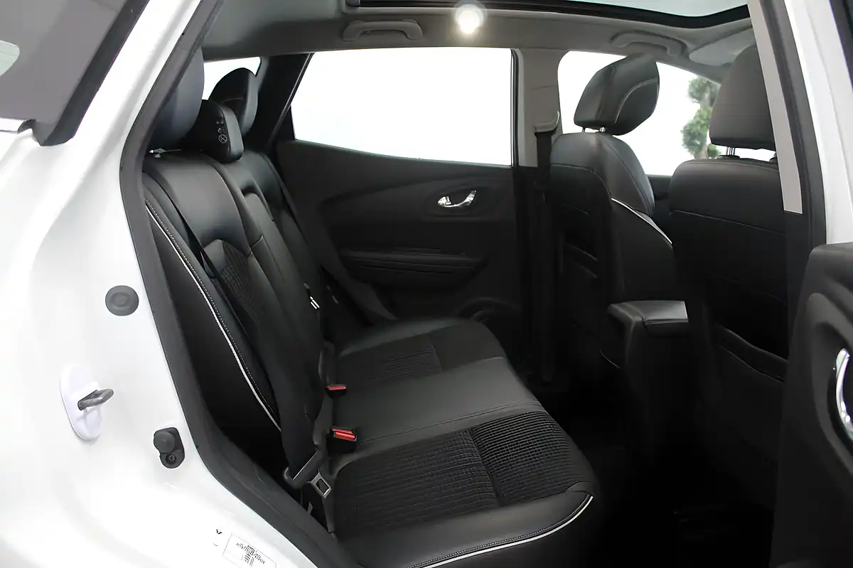 Used 2018 Renault Kadjar Signature Nav White - Interior and Exterior details 19