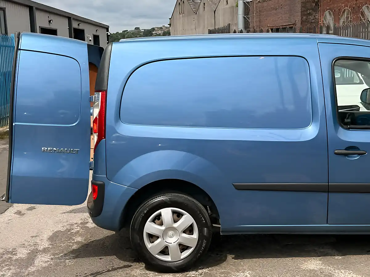 Used 2018 Renault Kangoo Business+ Blue - Interior and Exterior details 11