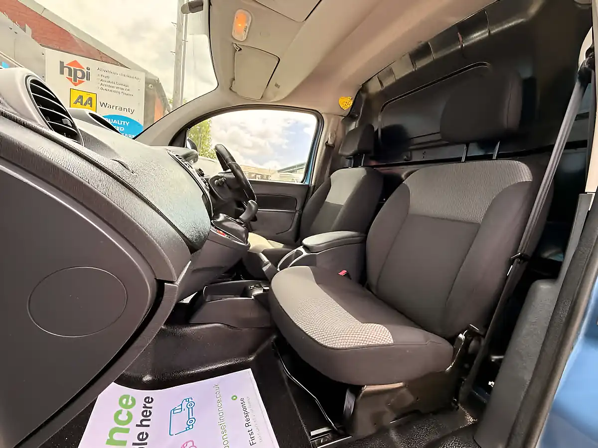 Used 2018 Renault Kangoo Business+ Blue - Interior and Exterior details 13