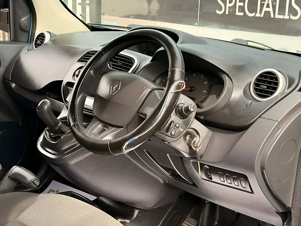 Used 2018 Renault Kangoo Business+ Blue - Interior and Exterior details 14