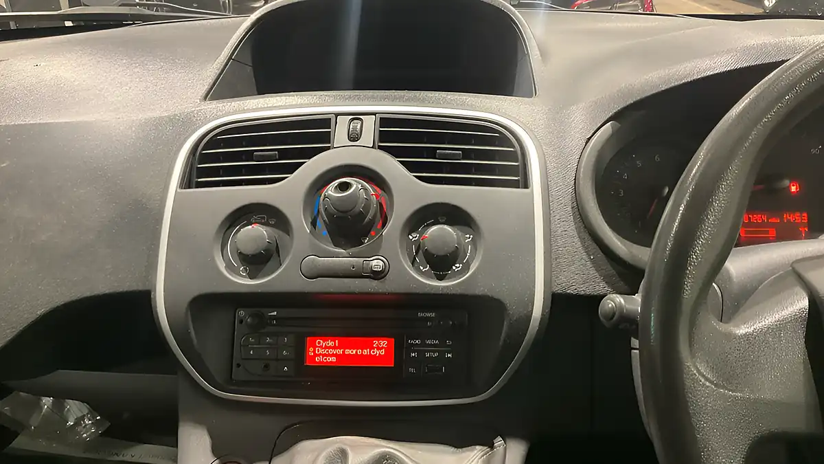 Used 2018 Renault Kangoo Business Silver - Interior and Exterior details 11