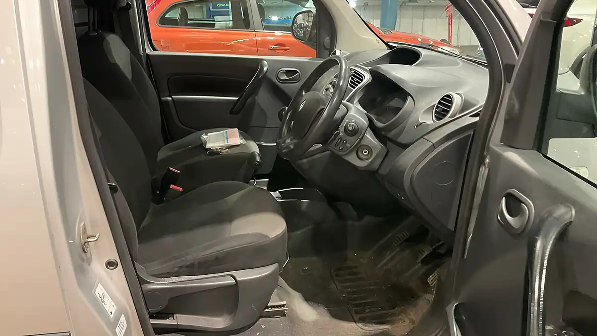 Used 2018 Renault Kangoo Business Silver - Interior and Exterior details 9