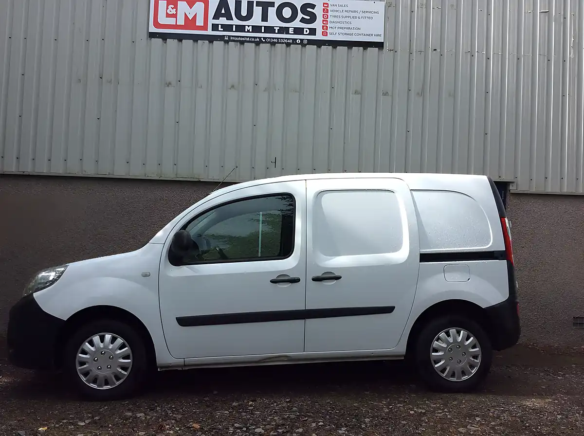 Used 2018 Renault Kangoo Business White - Interior and Exterior details 4
