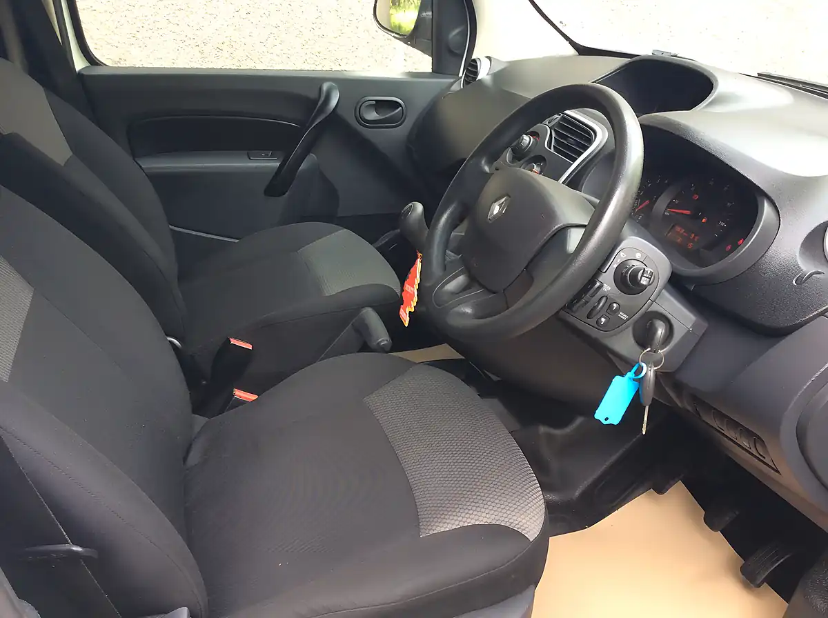 Used 2018 Renault Kangoo Business White - Interior and Exterior details 9
