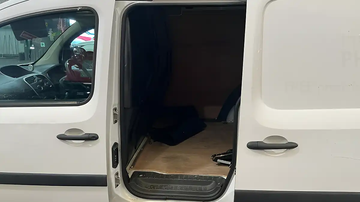 Used 2018 Renault Kangoo Business+ White - Interior and Exterior details 9