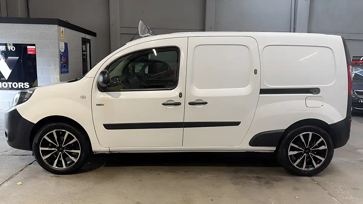 Used 2018 Renault Kangoo Maxi Business White - Interior and Exterior details 2