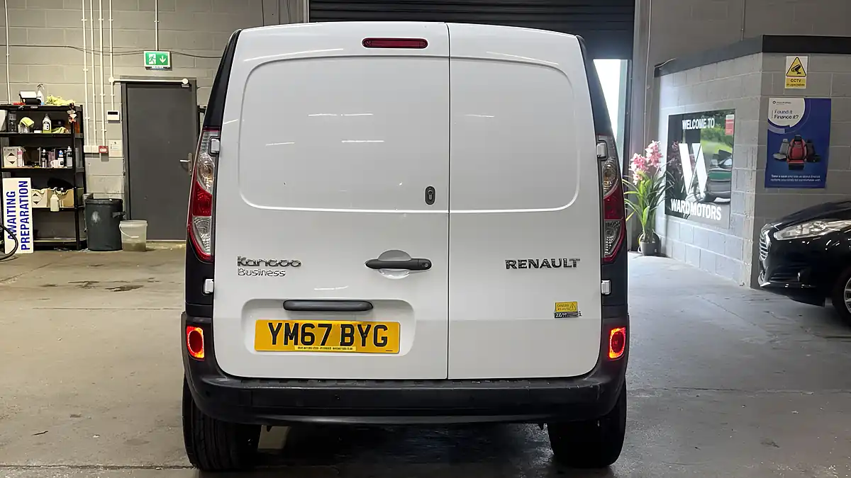Used 2018 Renault Kangoo Maxi Business White - Interior and Exterior details 6