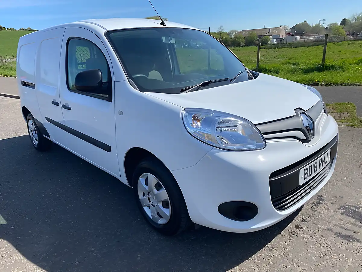 Used 2018 Renault Kangoo Maxi Business+ White - Front View