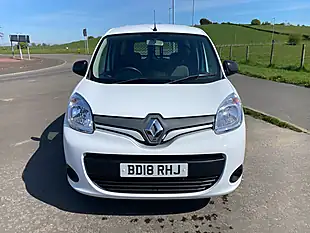 Used 2018 Renault Kangoo Maxi Business+ White - Interior and Exterior details 10