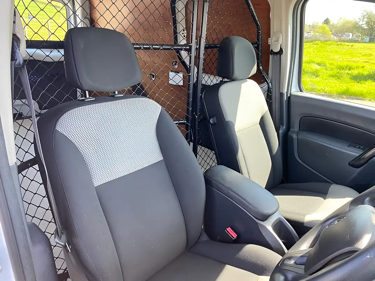 Used 2018 Renault Kangoo Maxi Business+ White - Interior and Exterior details 12
