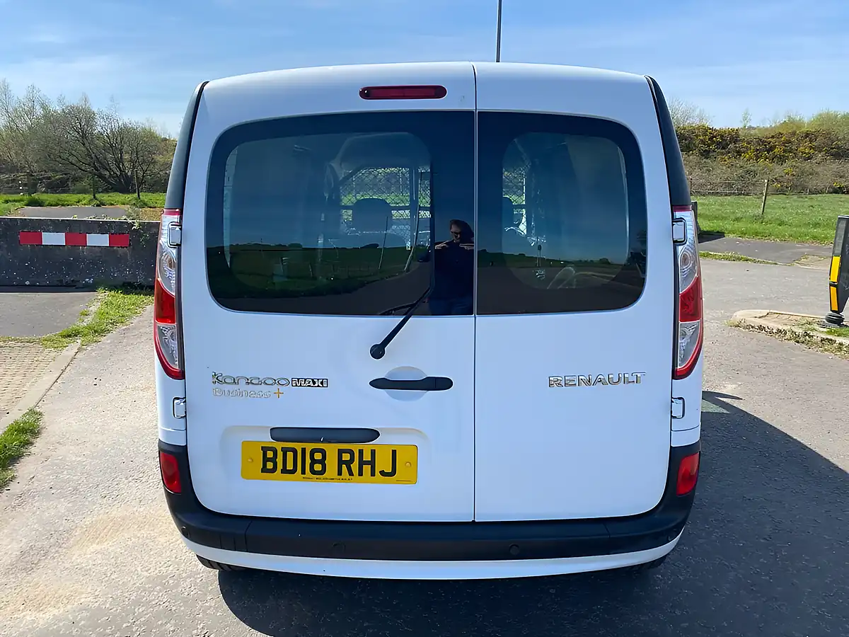 Used 2018 Renault Kangoo Maxi Business+ White - Interior and Exterior details 14