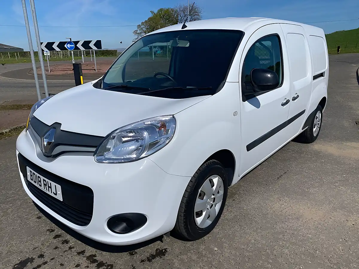 Used 2018 Renault Kangoo Maxi Business+ White - Interior and Exterior details 15