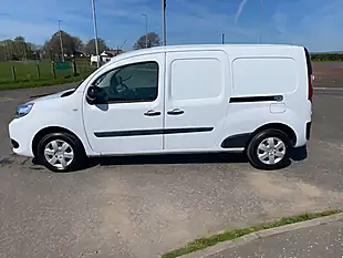 Used 2018 Renault Kangoo Maxi Business+ White - Interior and Exterior details 16