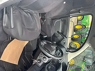 Used 2018 Renault Kangoo White - Interior and Exterior details 11