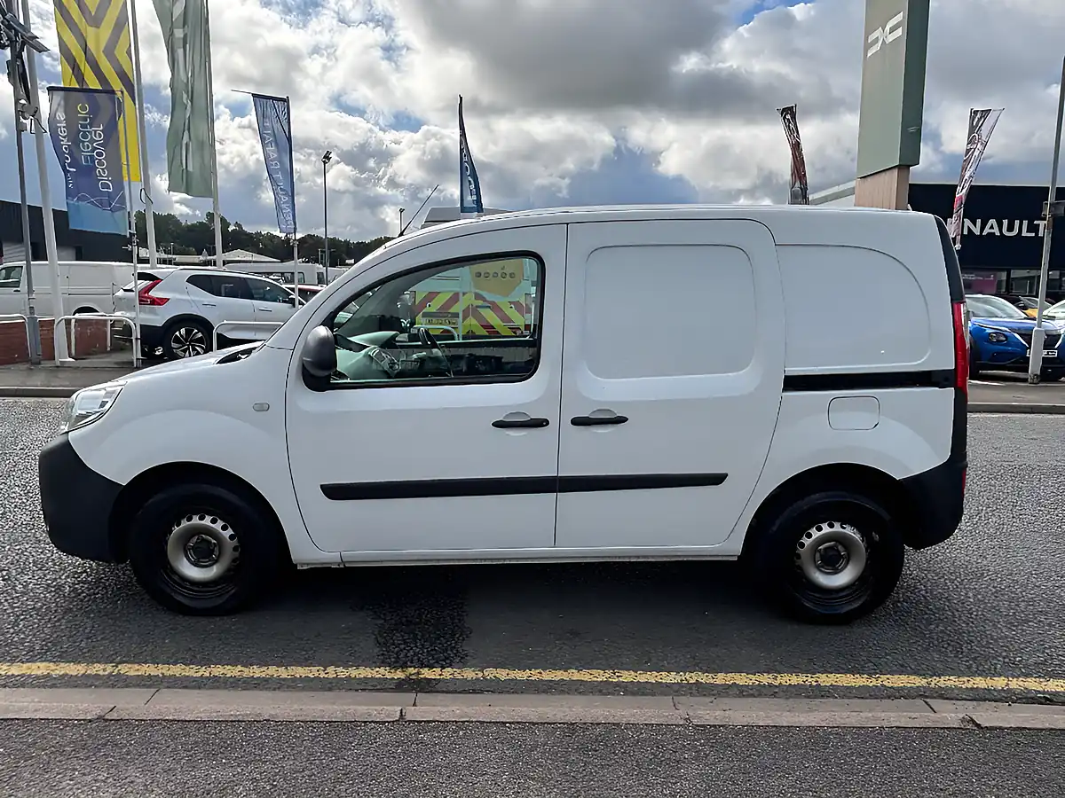 Used 2018 Renault Kangoo White - Interior and Exterior details 4