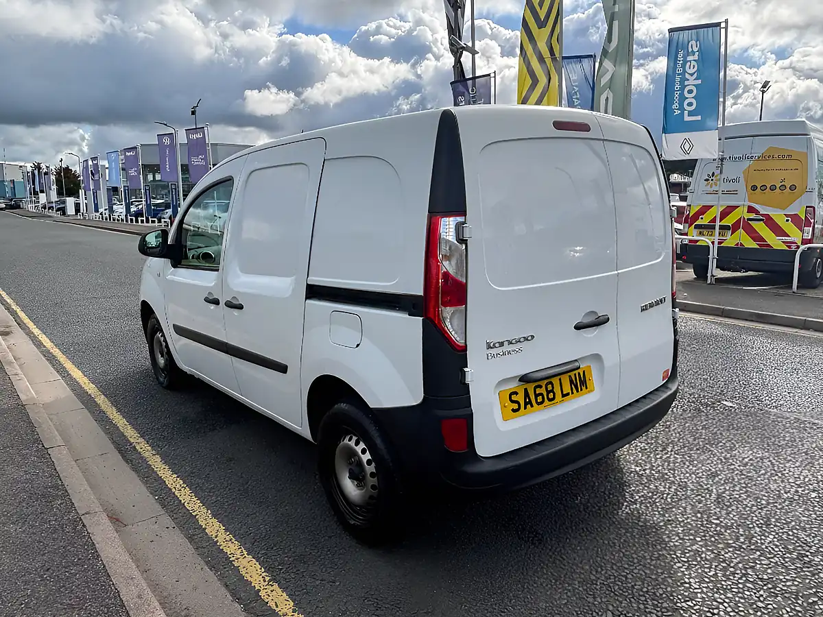 Used 2018 Renault Kangoo White - Interior and Exterior details 5