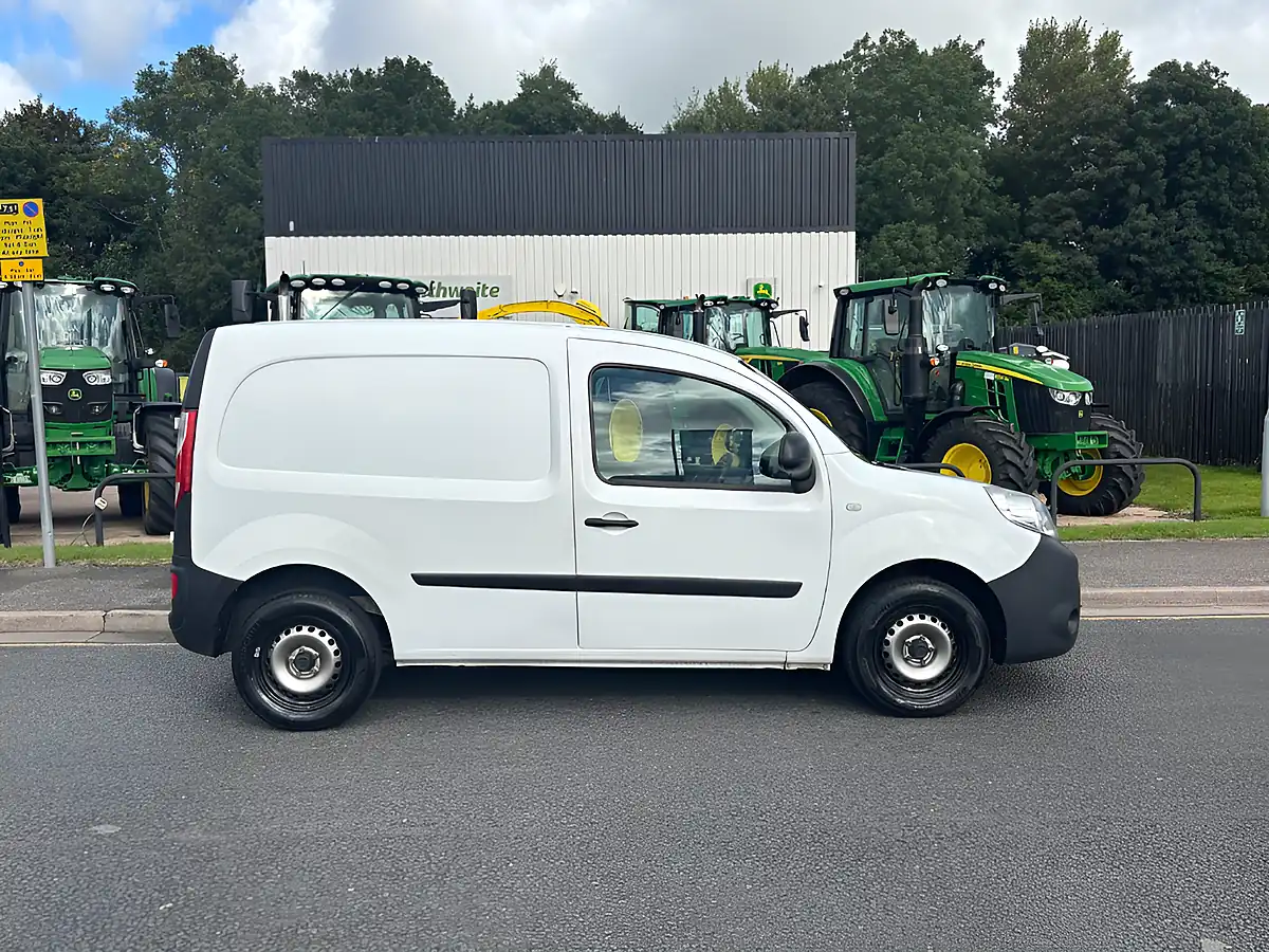 Used 2018 Renault Kangoo White - Interior and Exterior details 6
