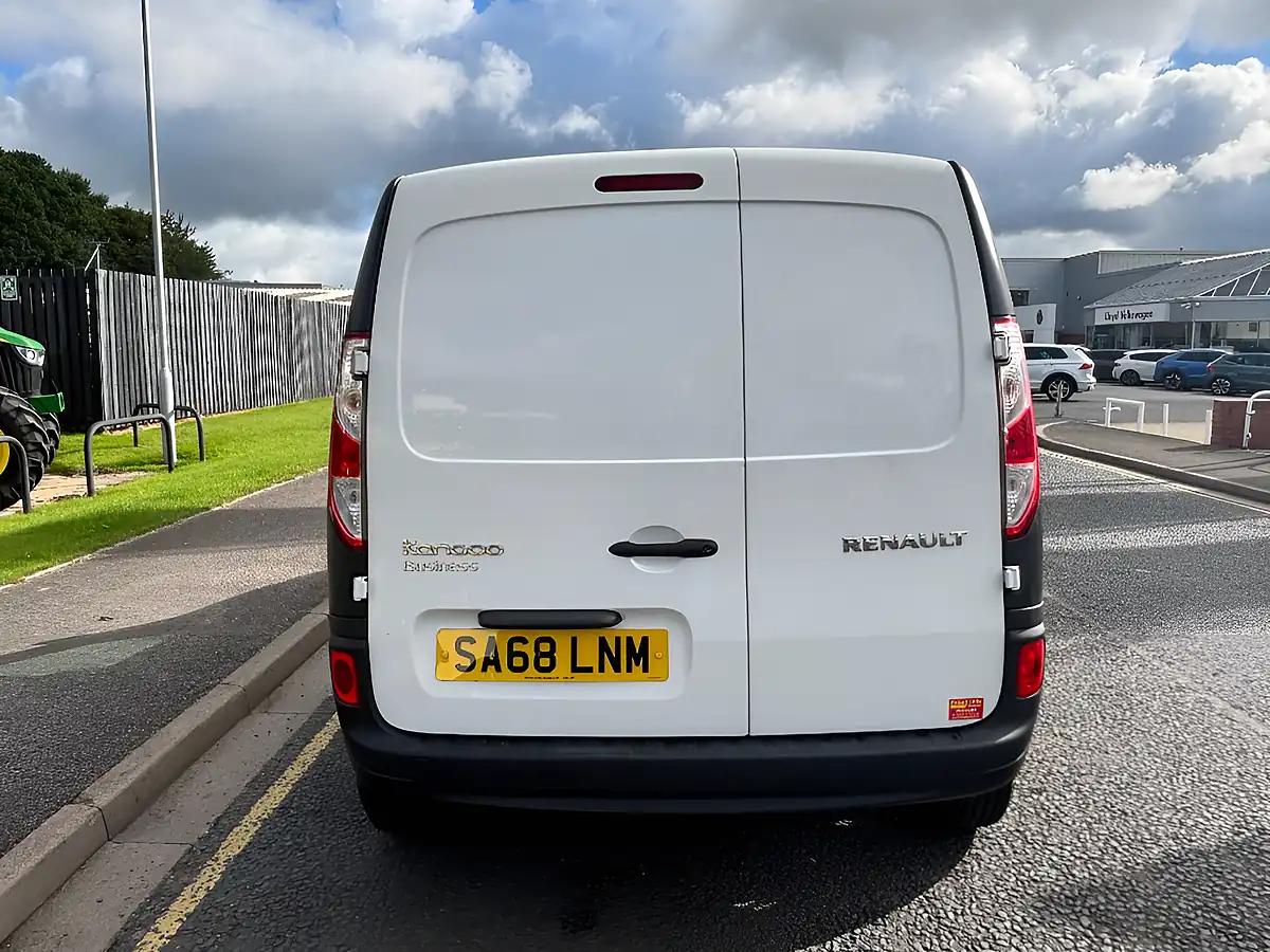 Used 2018 Renault Kangoo White - Interior and Exterior details 7