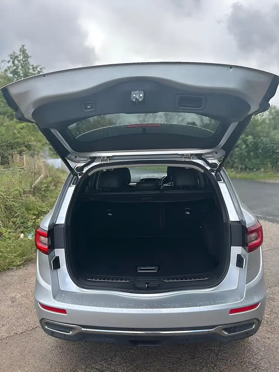 Used 2018 Renault Koleos Signature Nav Silver - Interior and Exterior details 16